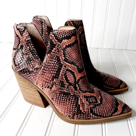 NEW Vince Camuto Gigietta Snakeskin Leather Bootie - Picture 6 of 11